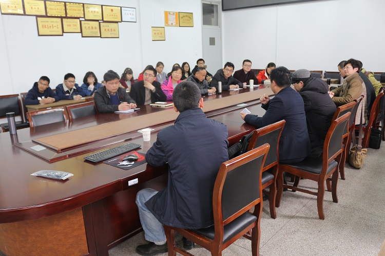 公司老师与李教授也进行了一些学术上的探讨.JPG
